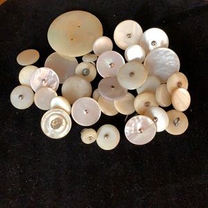 Antique Mother of Pearl Buttons. Lot of 34.